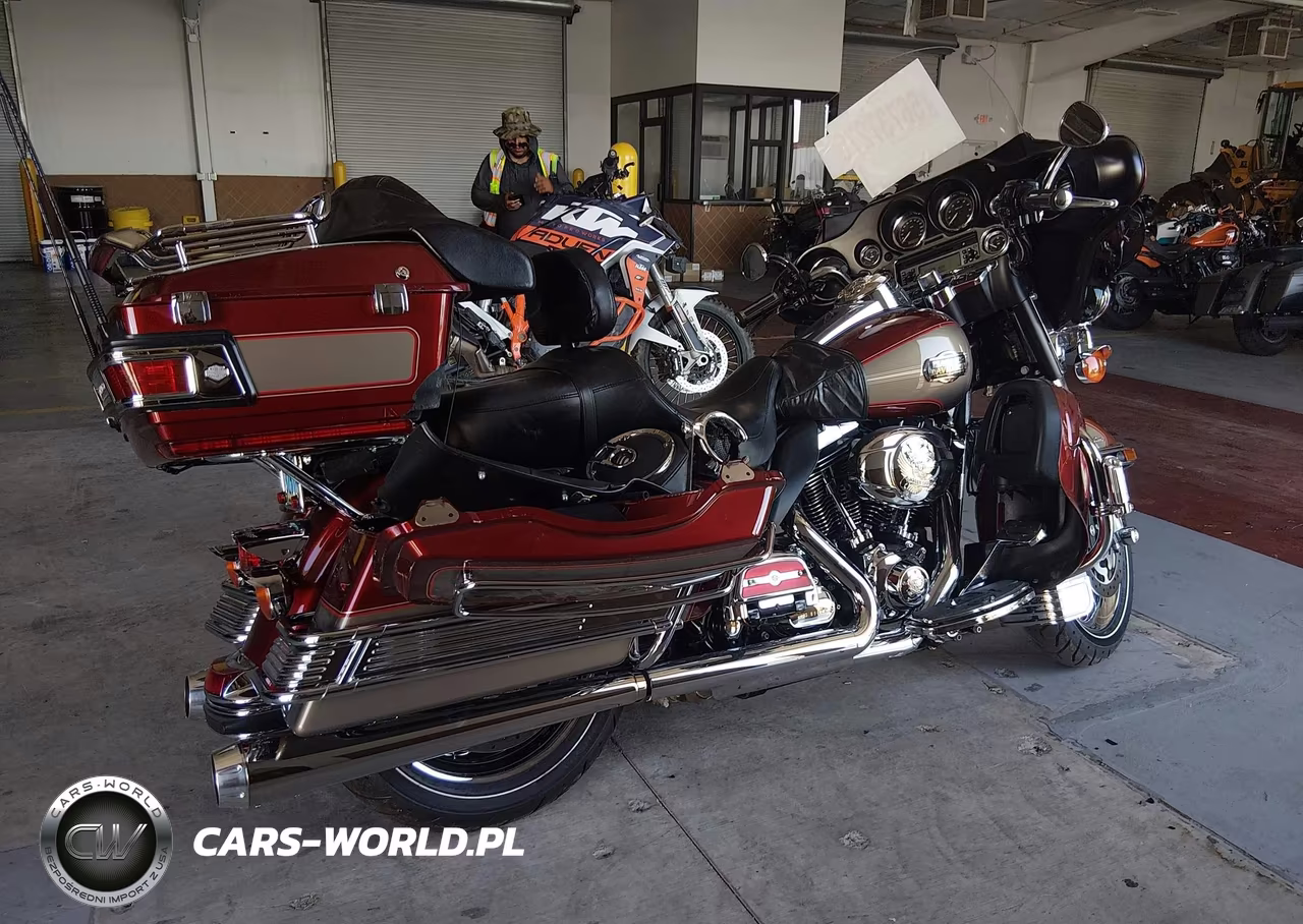 2009 Harley-Davidson Flhtcu VIN:1HD1FC4139Y638294 - 4