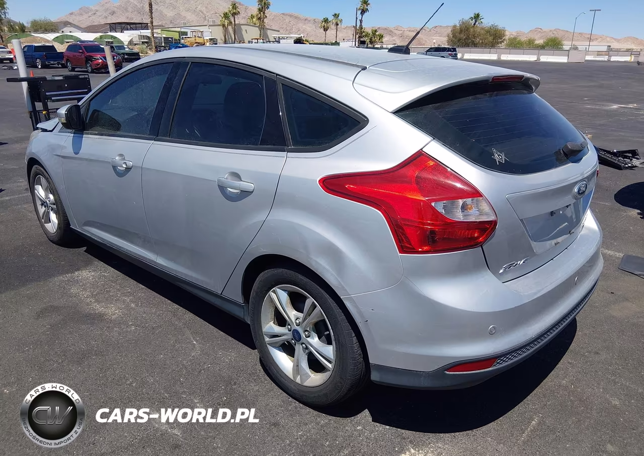 2014 Ford Focus Se VIN:1FADP3K23EL156736 - 3