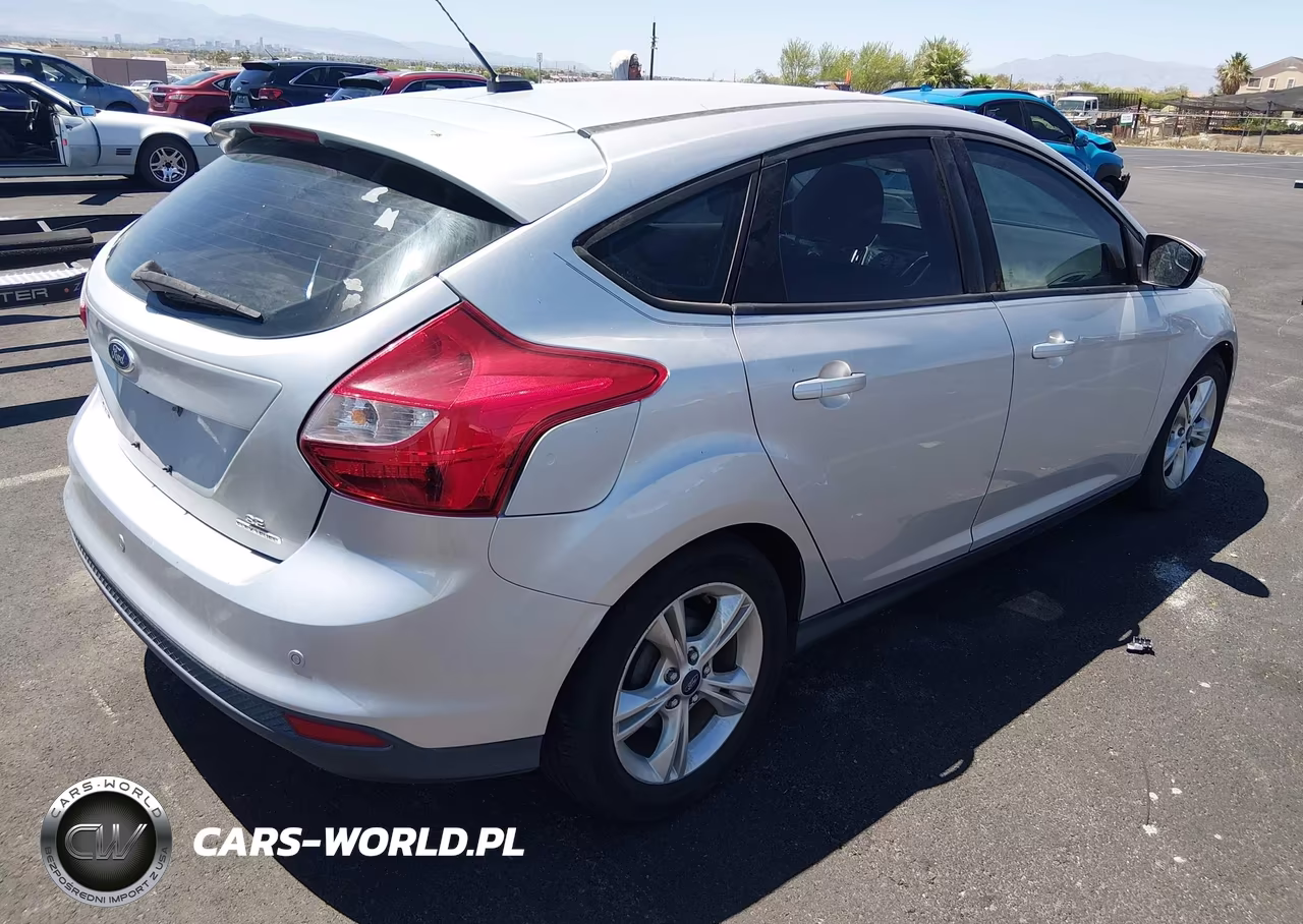 2014 Ford Focus Se VIN:1FADP3K23EL156736 - 4