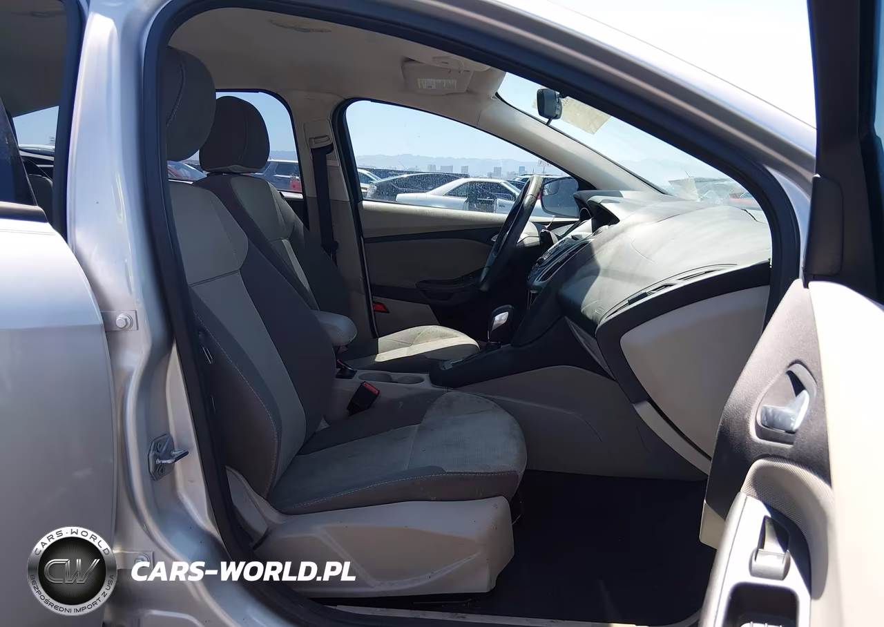 2014 Ford Focus Se VIN:1FADP3K23EL156736 - 5