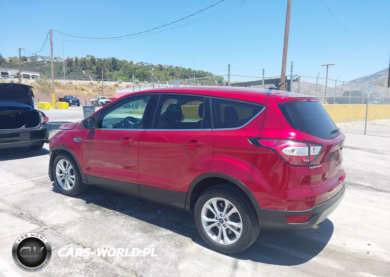 2017 Ford Escape Se VIN:1FMCU0GD2HUC50981 - 3