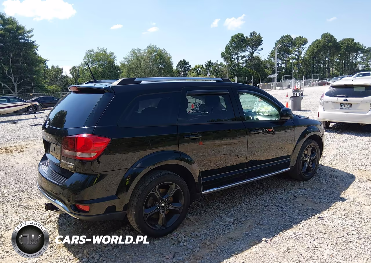 2018 Dodge Journey Crossroad VIN:3C4PDCGG9JT378300 - 4