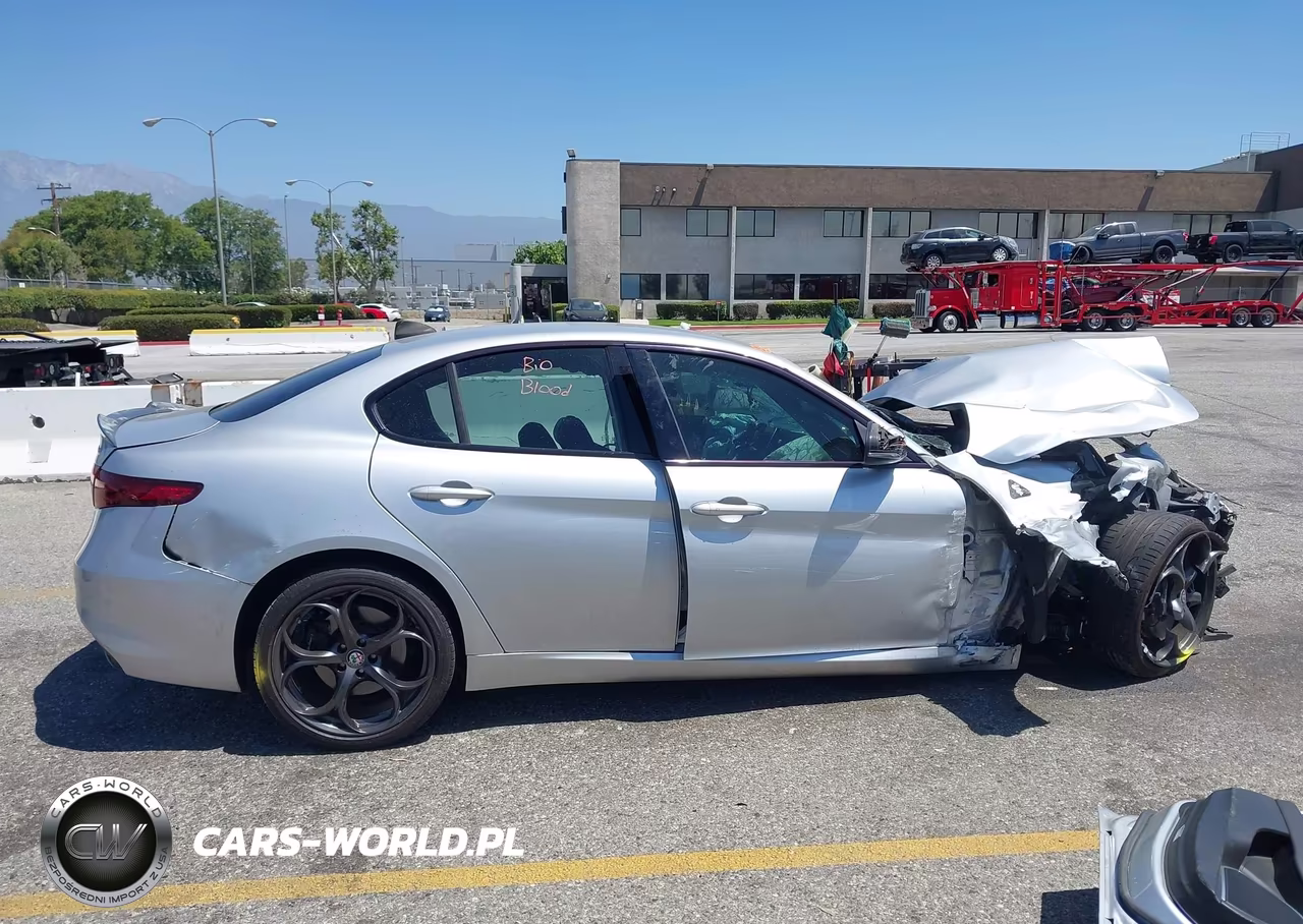 2018 Alfa Romeo Giulia Ti Sport VIN:ZARFAECN9J7582951 - 12