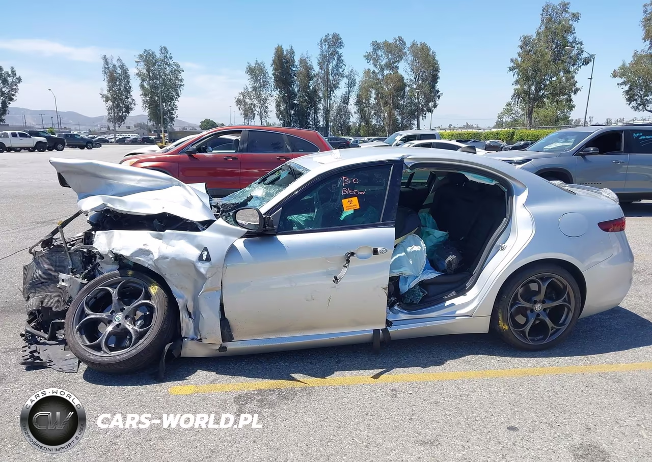 2018 Alfa Romeo Giulia Ti Sport VIN:ZARFAECN9J7582951 - 13