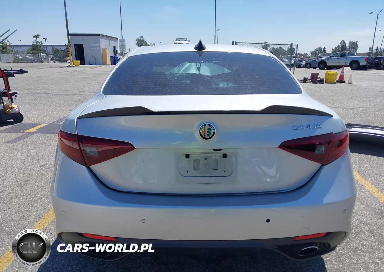 2018 Alfa Romeo Giulia Ti Sport VIN:ZARFAECN9J7582951 - 15
