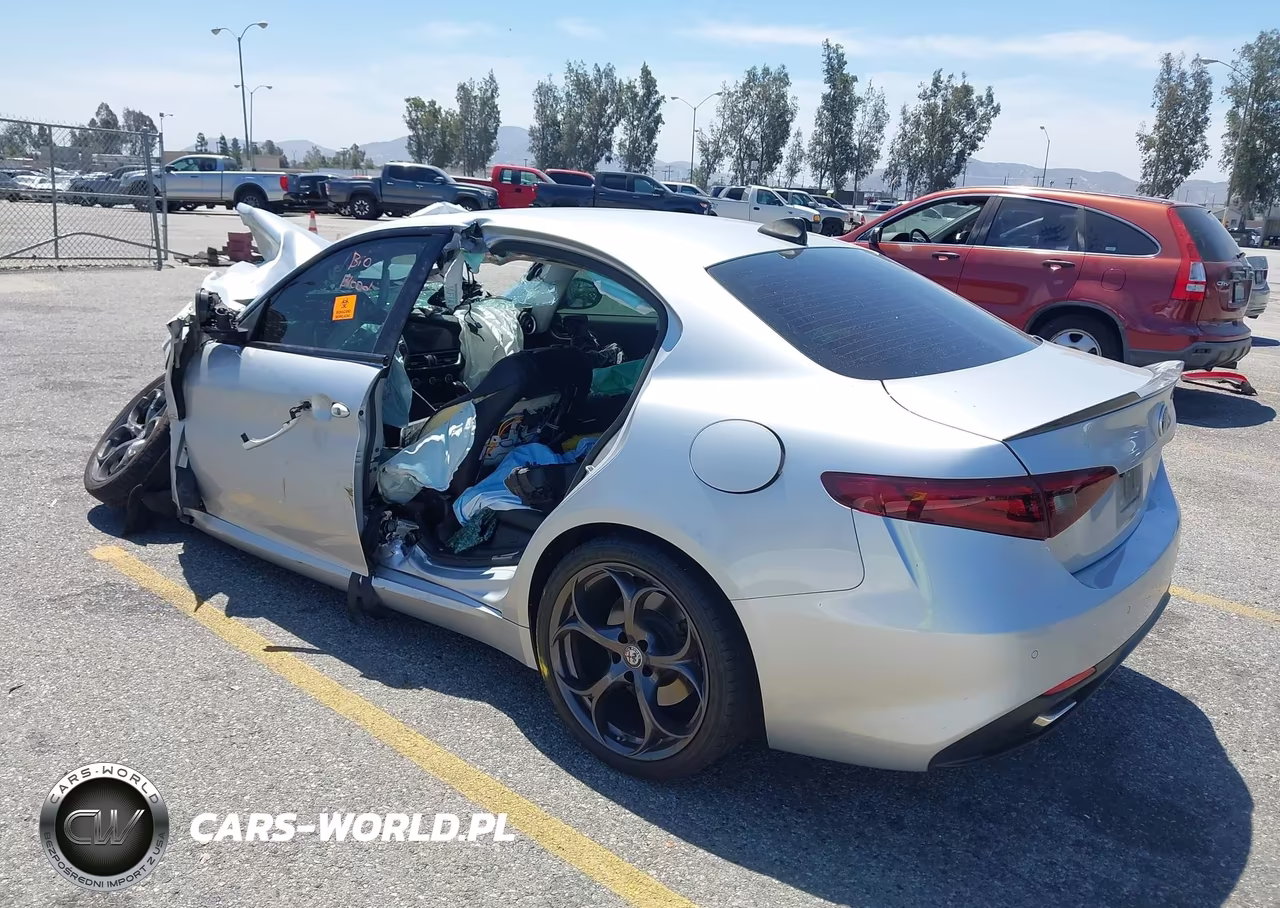 2018 Alfa Romeo Giulia Ti Sport VIN:ZARFAECN9J7582951 - 3