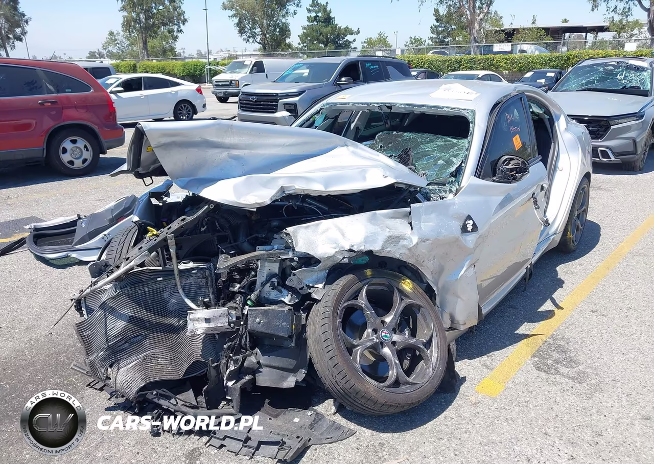 2018 Alfa Romeo Giulia Ti Sport VIN:ZARFAECN9J7582951 - 6