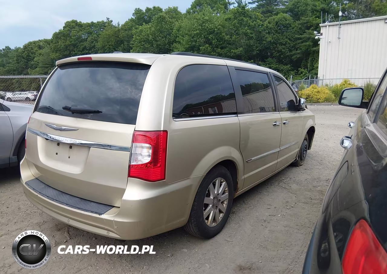 2011 Chrysler Town & Country Touring-L VIN:2A4RR8DG2BR635002 - 4