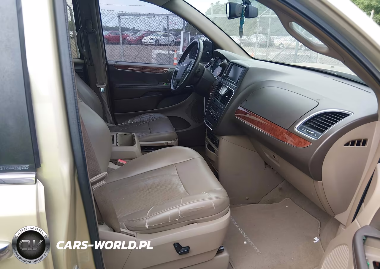 2011 Chrysler Town & Country Touring-L VIN:2A4RR8DG2BR635002 - 5
