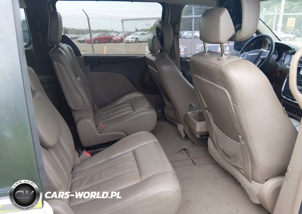 2011 Chrysler Town & Country Touring-L VIN:2A4RR8DG2BR635002 - 8