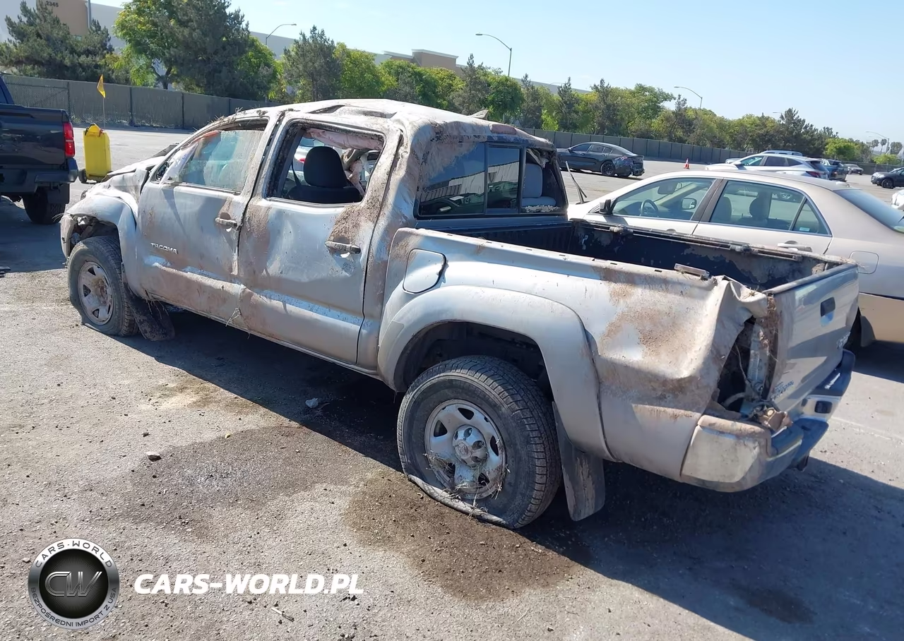 2015 Toyota Tacoma Prerunner V6 VIN:3TMJU4GN6FM185601 - 3