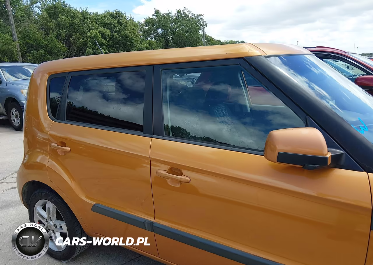 2011 Kia Soul + VIN:KNDJT2A28B7306073 - 12