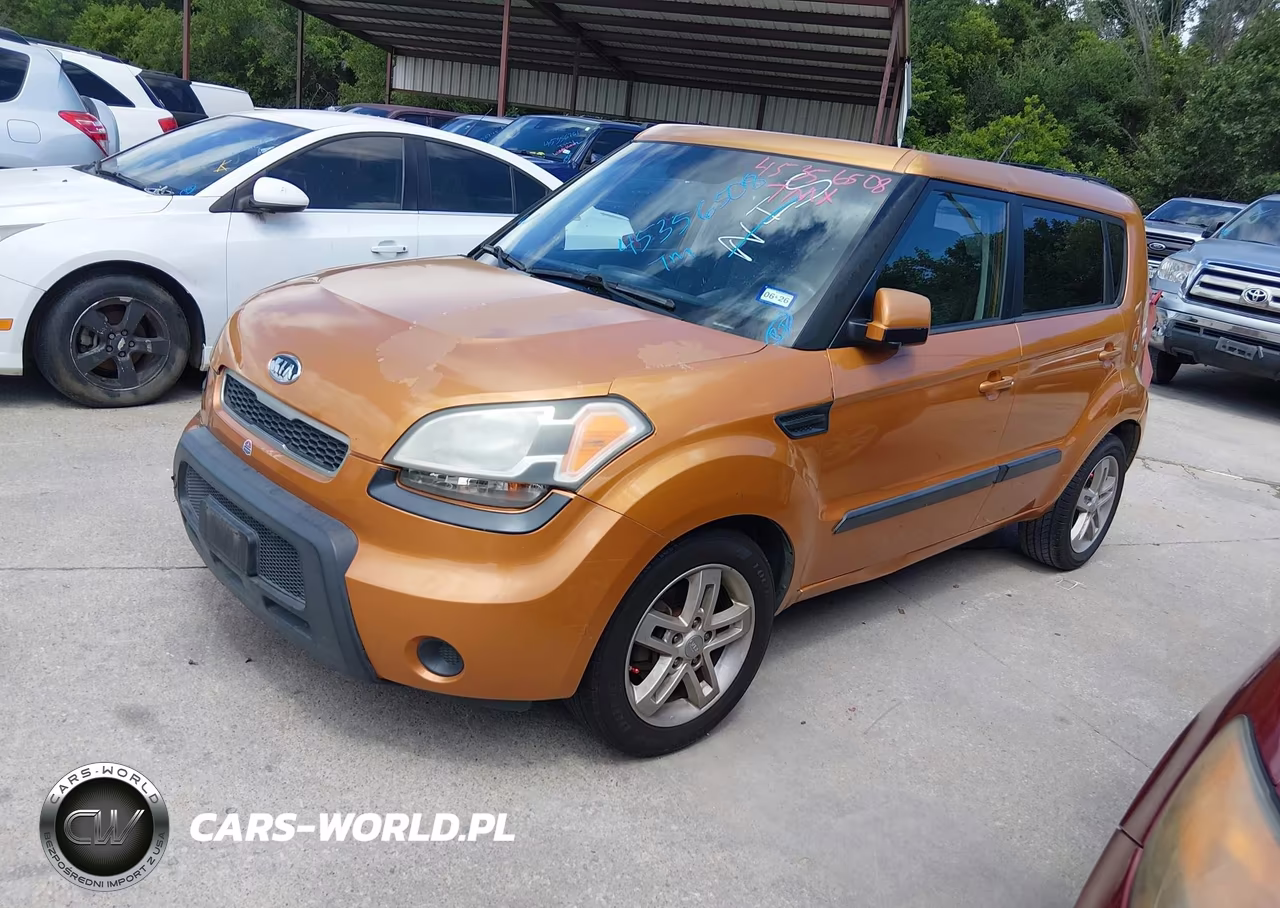 2011 Kia Soul + VIN:KNDJT2A28B7306073 - 2