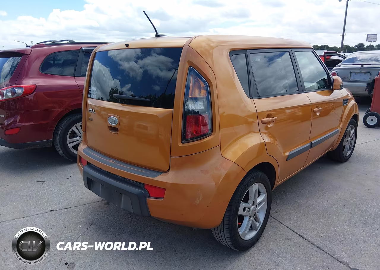 2011 Kia Soul + VIN:KNDJT2A28B7306073 - 4