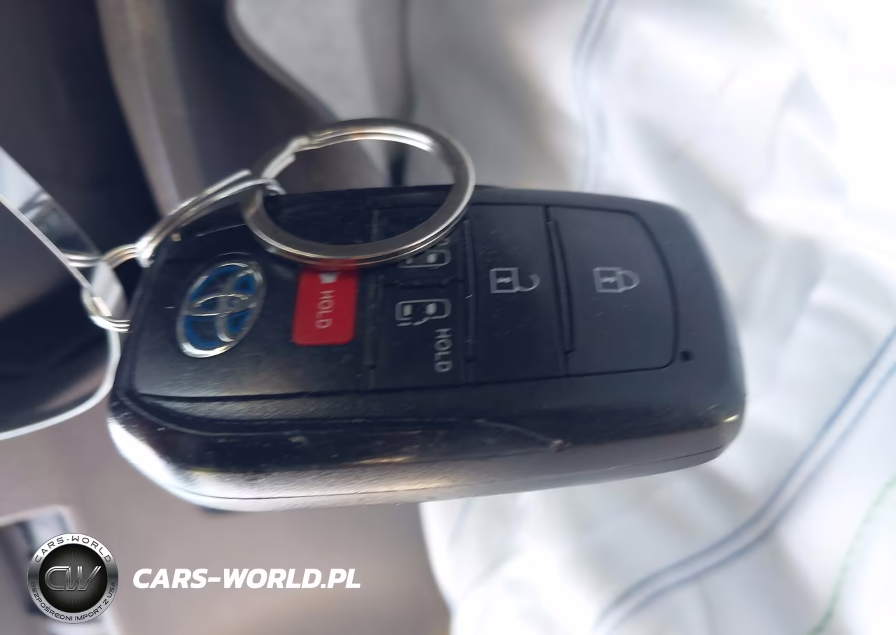 2021 Toyota Sienna Le VIN:5TDBSKFC6MS020496 - 11