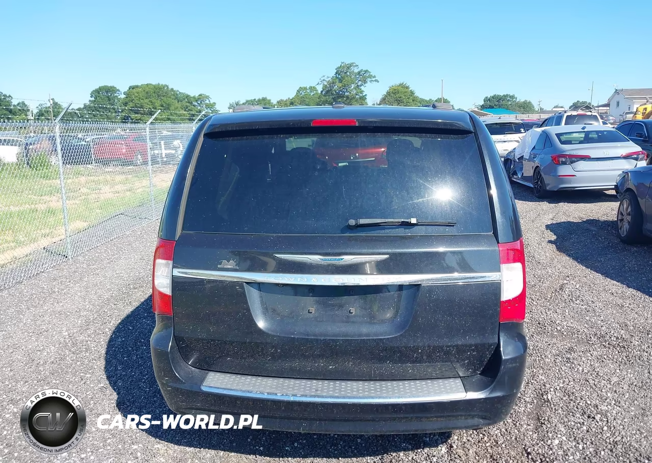 2015 Chrysler Town & Country Touring VIN:2C4RC1BG2FR513411 - 16