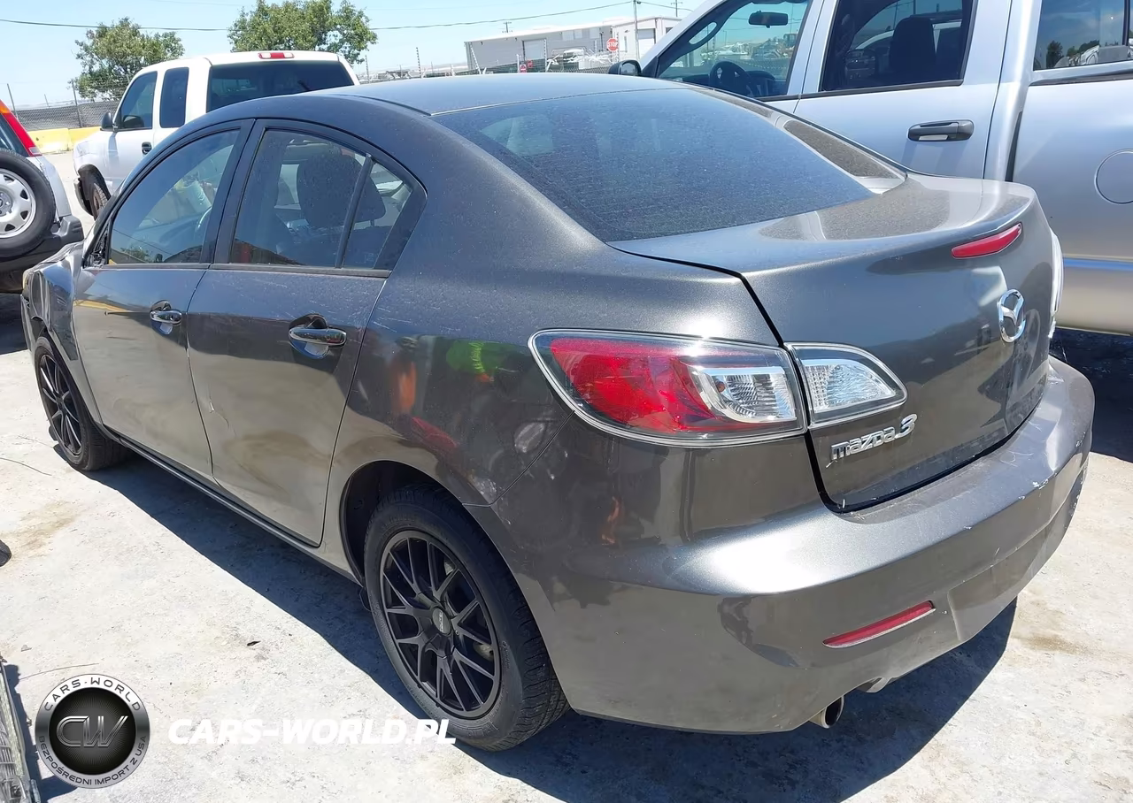 2013 Mazda Mazda3 I Touring VIN:JM1BL1VP4D1794657 - 3
