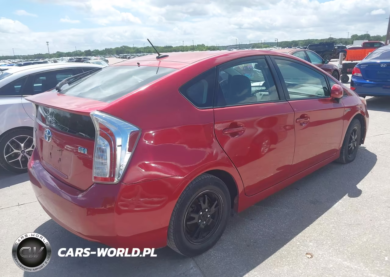 2014 Toyota Prius Three VIN:JTDKN3DU1E0359616 - 4