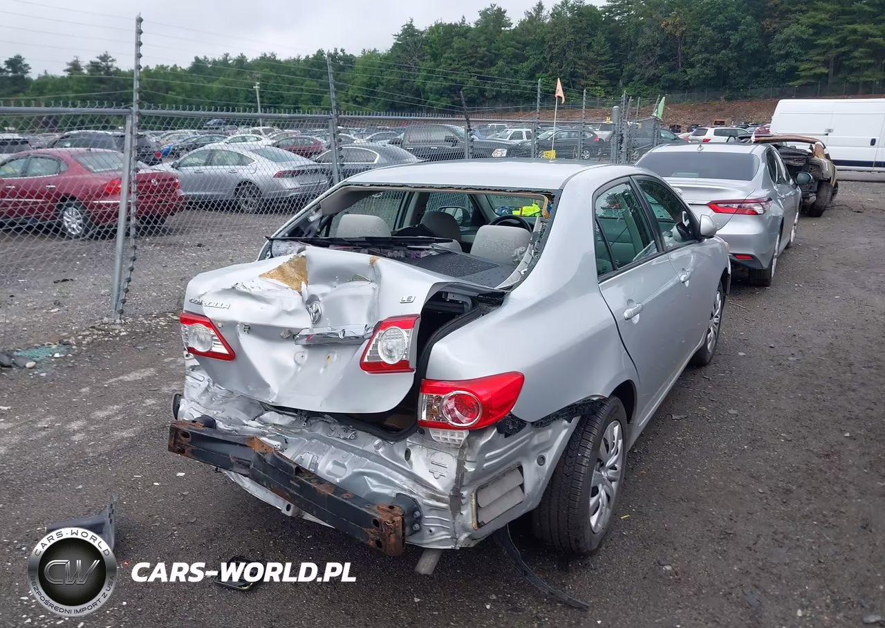 2013 Toyota Corolla Le VIN:2T1BU4EE8DC111013 - 4
