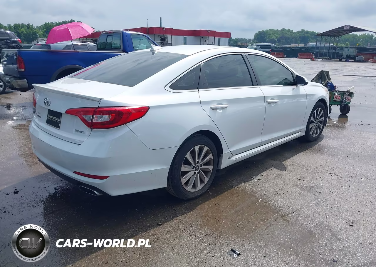 2015 Hyundai Sonata Sport VIN:5NPE34AF2FH077326 - 4