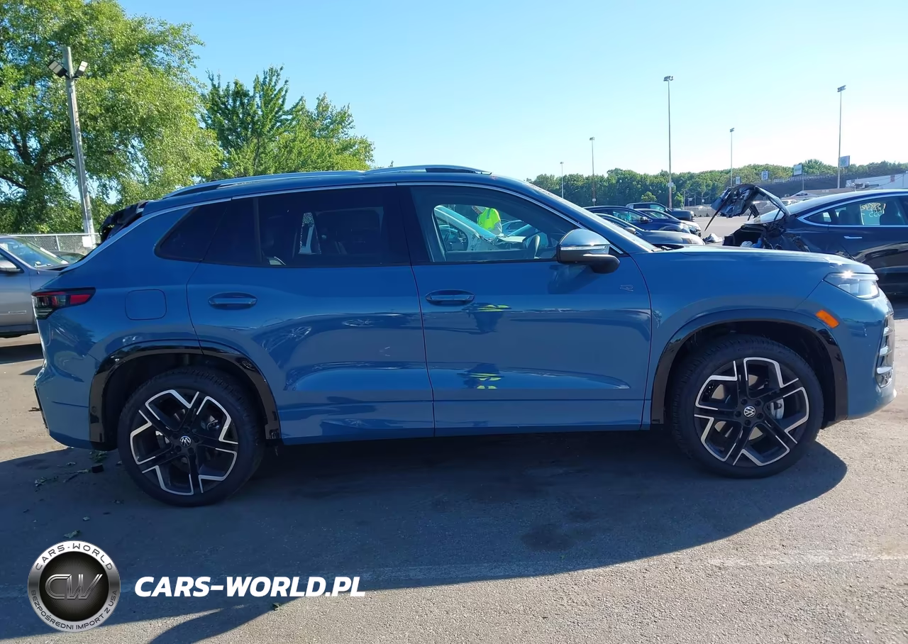 2025 Volkswagen Tiguan 2.0T Sel R-Line VIN:3VVLR7RM4SM052217 - 13