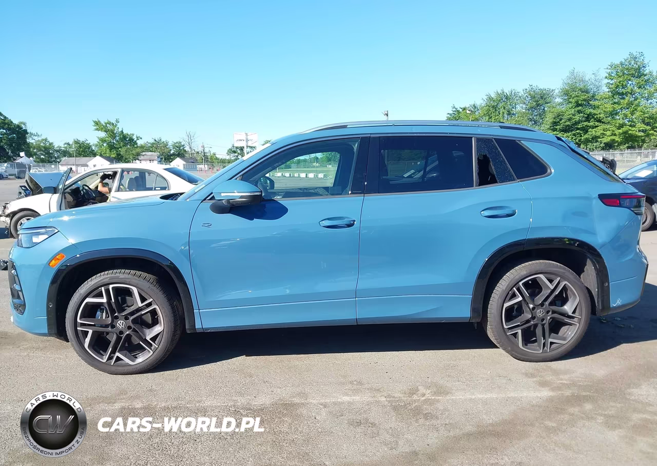 2025 Volkswagen Tiguan 2.0T Sel R-Line VIN:3VVLR7RM4SM052217 - 14