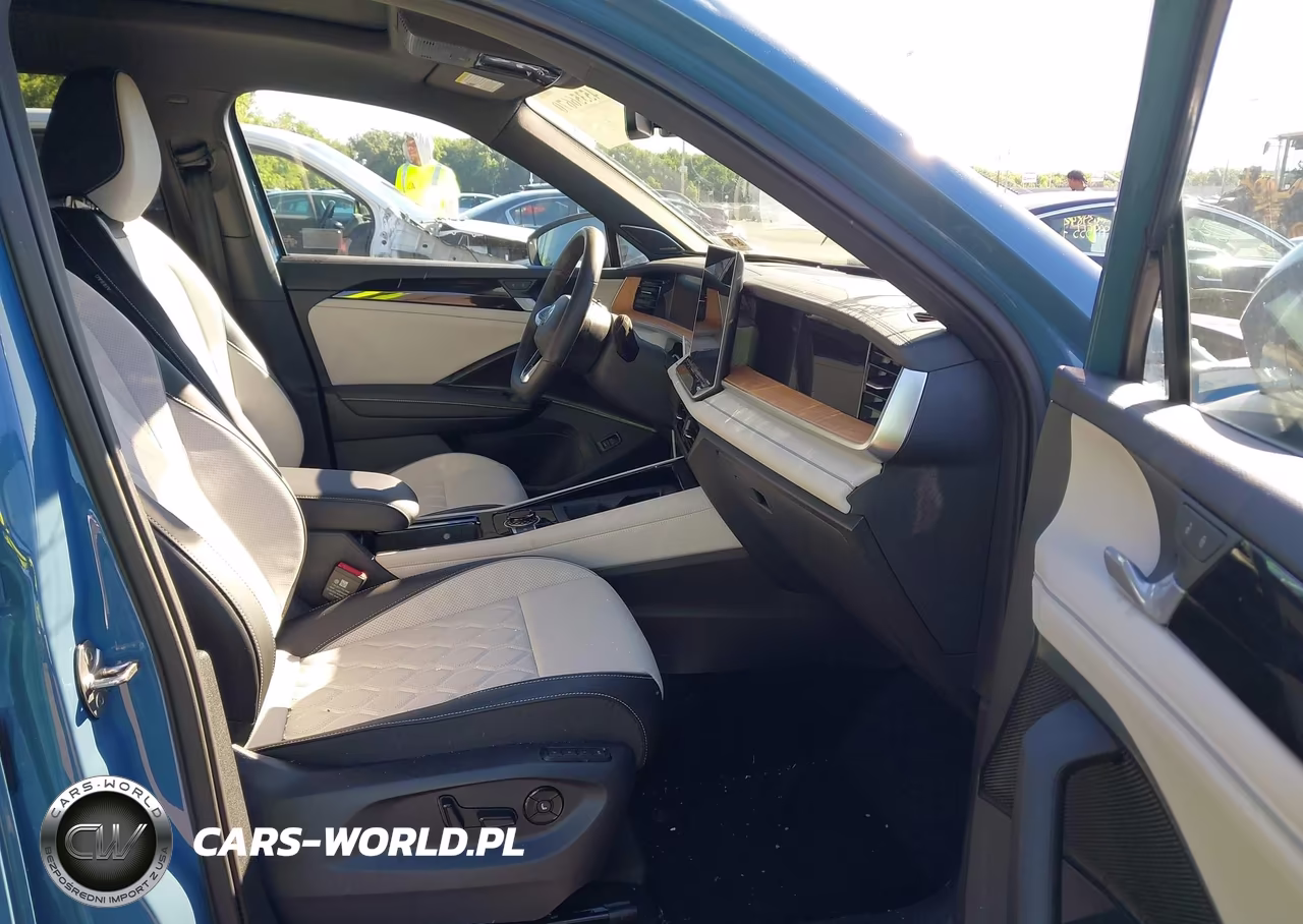 2025 Volkswagen Tiguan 2.0T Sel R-Line VIN:3VVLR7RM4SM052217 - 5