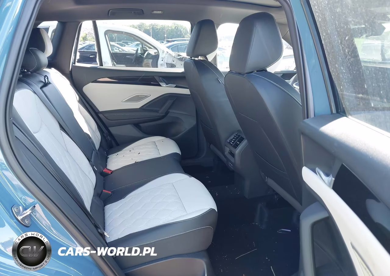2025 Volkswagen Tiguan 2.0T Sel R-Line VIN:3VVLR7RM4SM052217 - 8