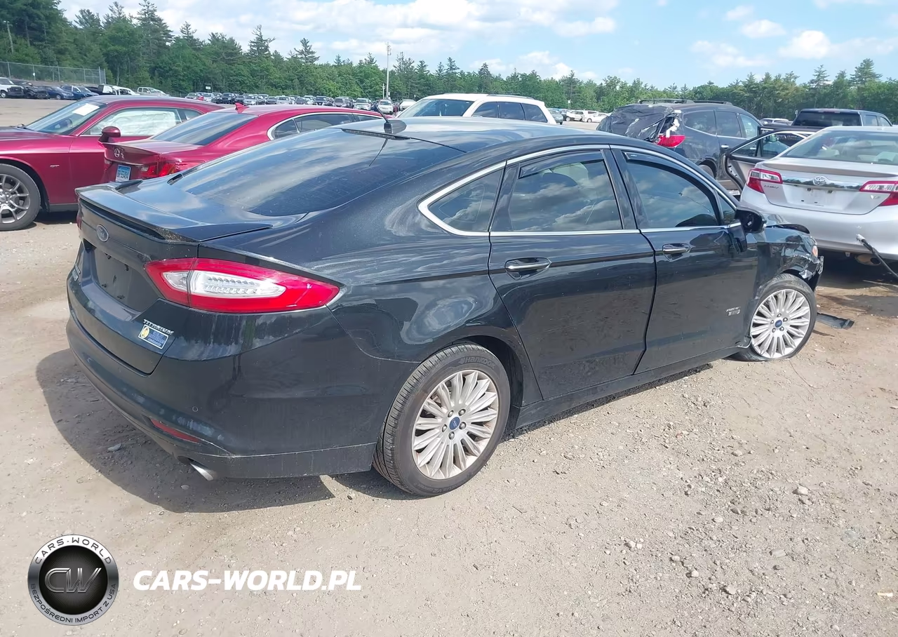 2014 Ford Fusion Energi Titanium VIN:3FA6P0SU3ER223295 - 4