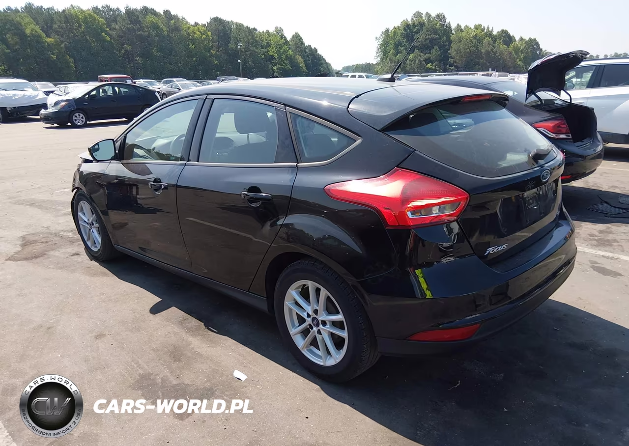 2017 Ford Focus Se VIN:1FADP3K22HL201072 - 3