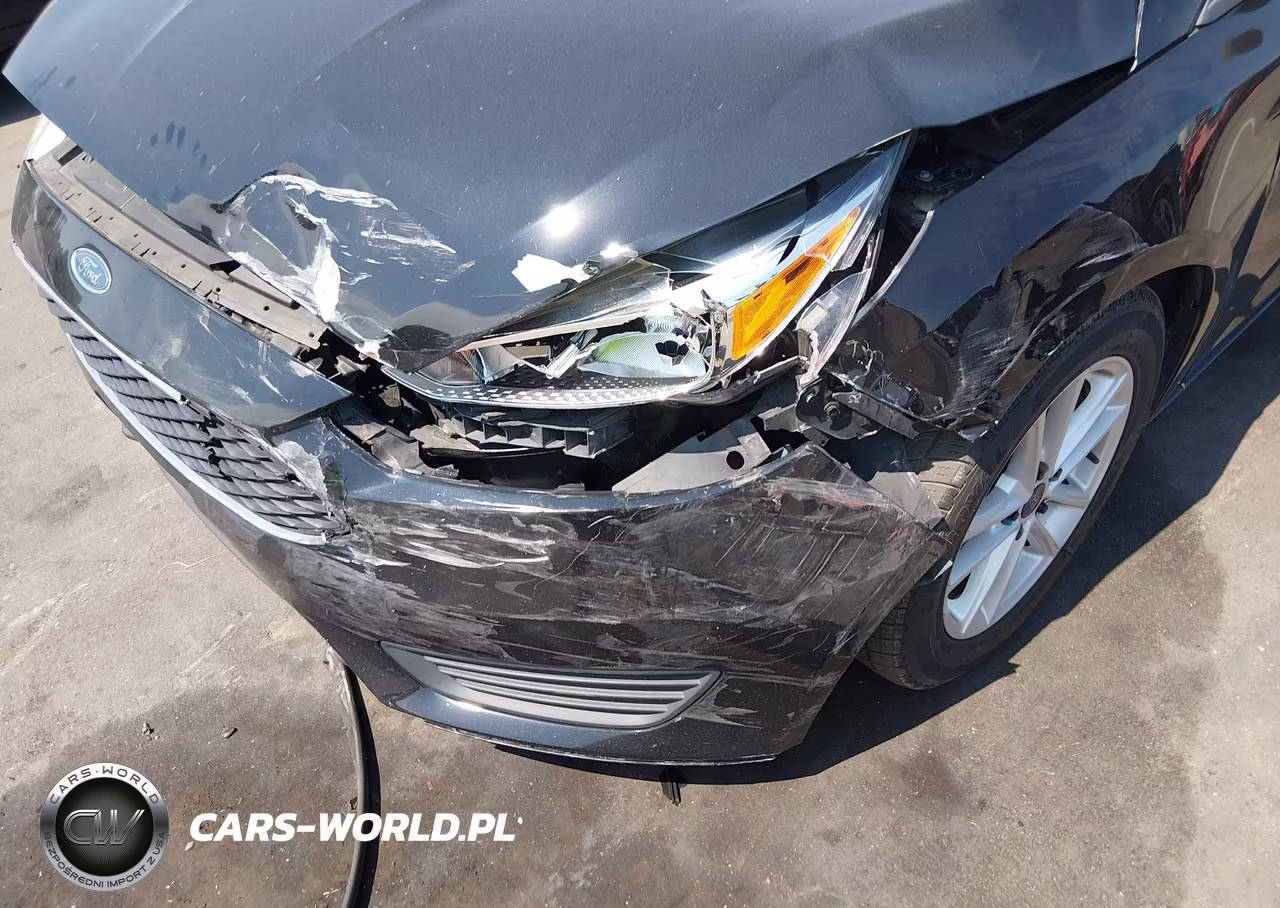 2017 Ford Focus Se VIN:1FADP3K22HL201072 - 6