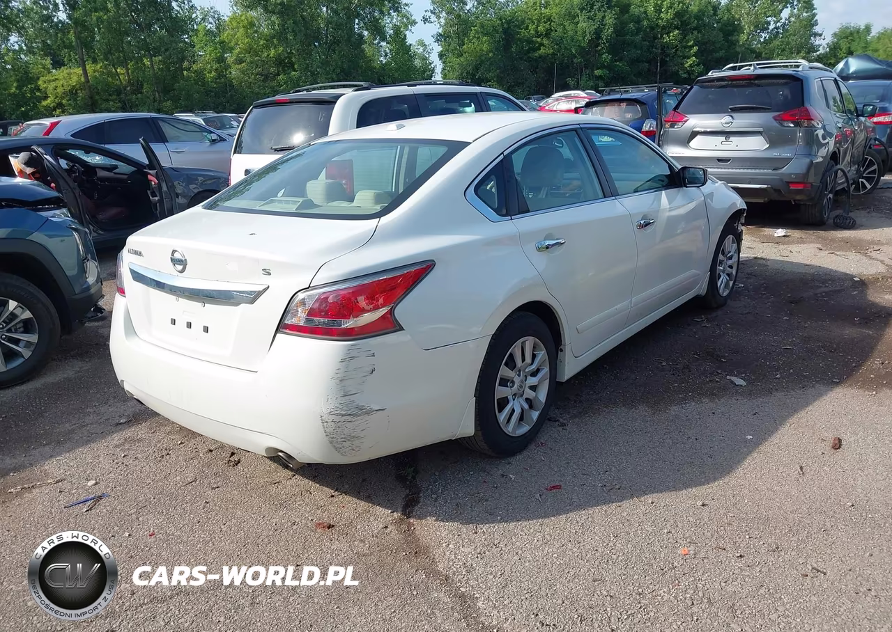 2015 Nissan Altima 2.5 S VIN:1N4AL3AP3FN308483 - 4