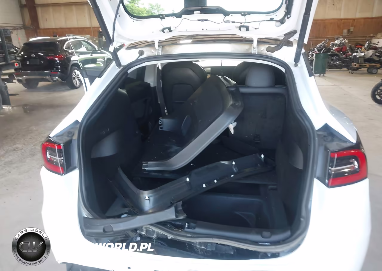 2020 Tesla Model Y Long Range Dual Motor All-Wheel Drive VIN:5YJYGDEE0LF050428 - 19