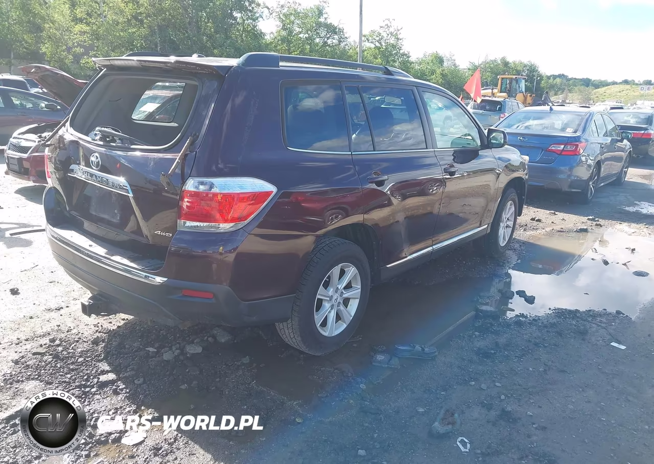 2012 Toyota Highlander Base V6 VIN:5TDBK3EH6CS133656 - 3