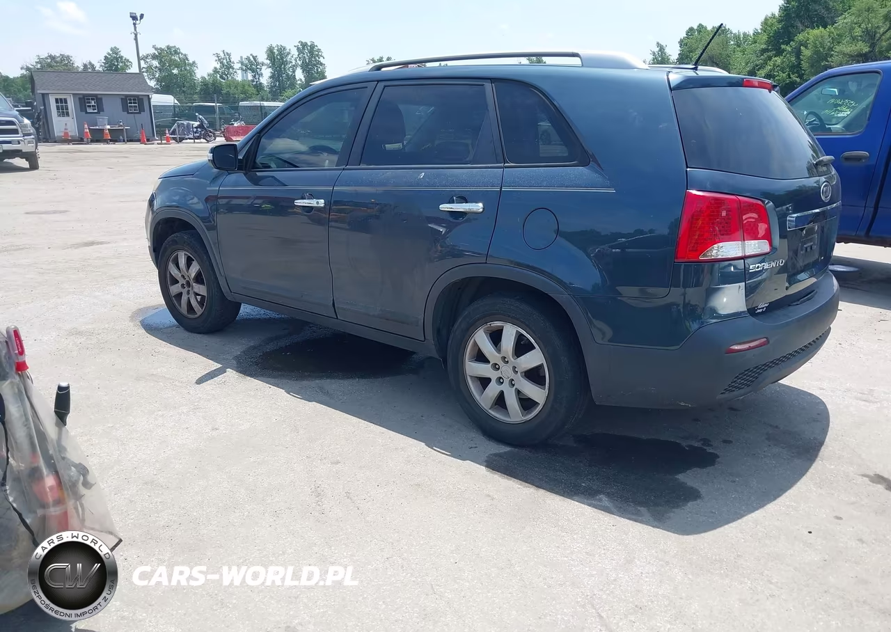 2011 Kia Sorento Lx VIN:5XYKT3A12BG099815 - 3