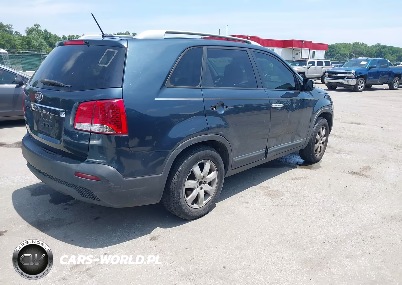 2011 Kia Sorento Lx VIN:5XYKT3A12BG099815 - 4