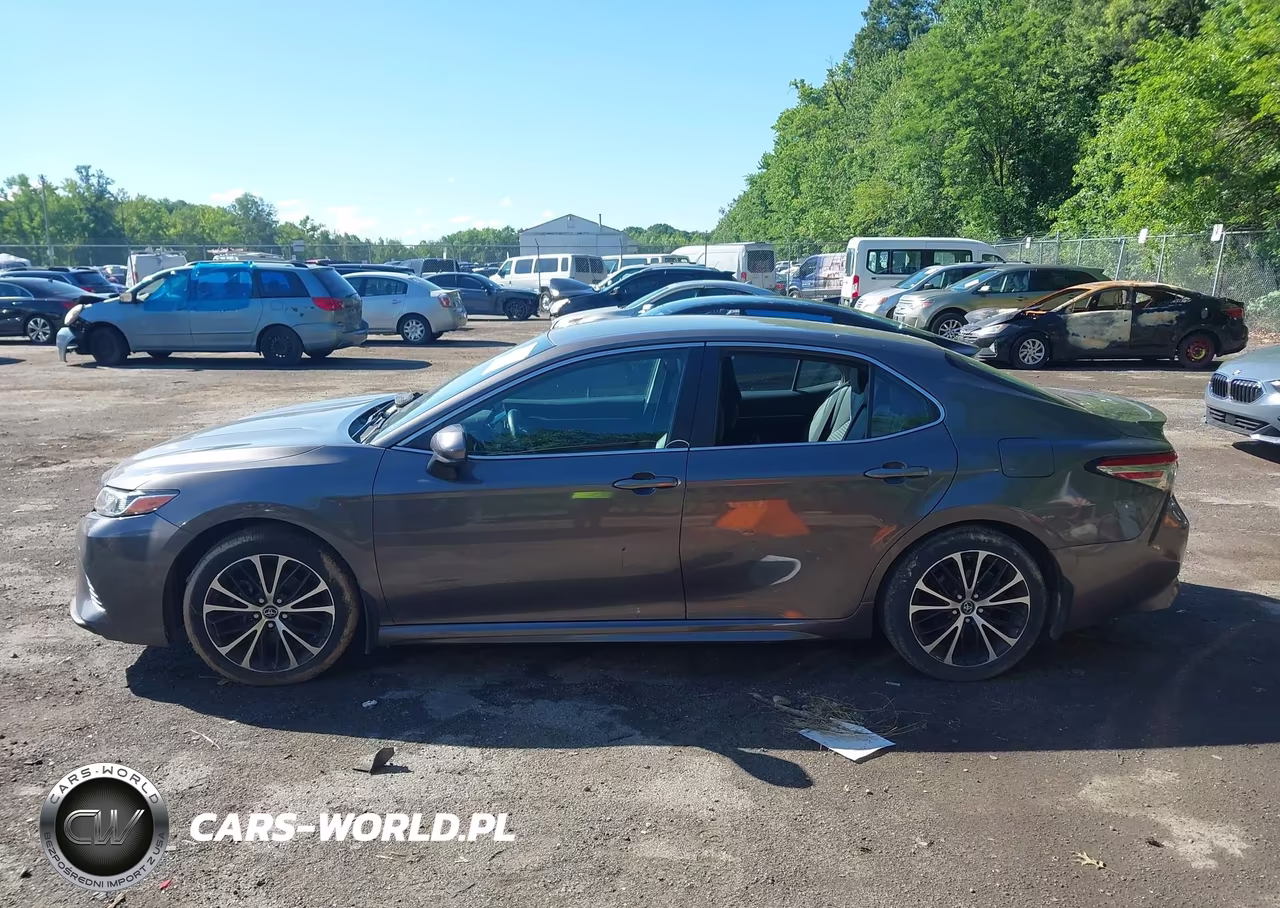 2018 Toyota Camry Se VIN:4T1B11HK0JU550712 - 14