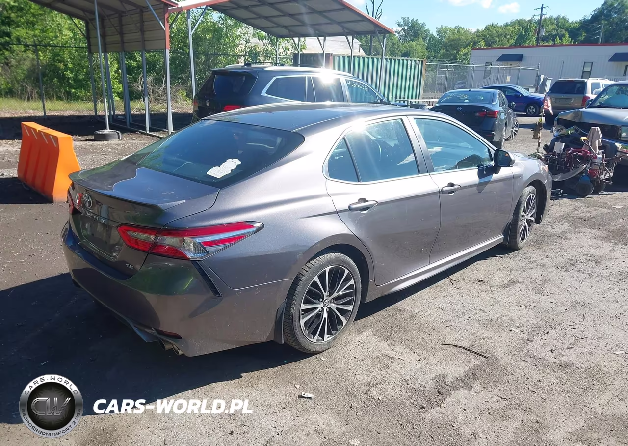 2018 Toyota Camry Se VIN:4T1B11HK0JU550712 - 4