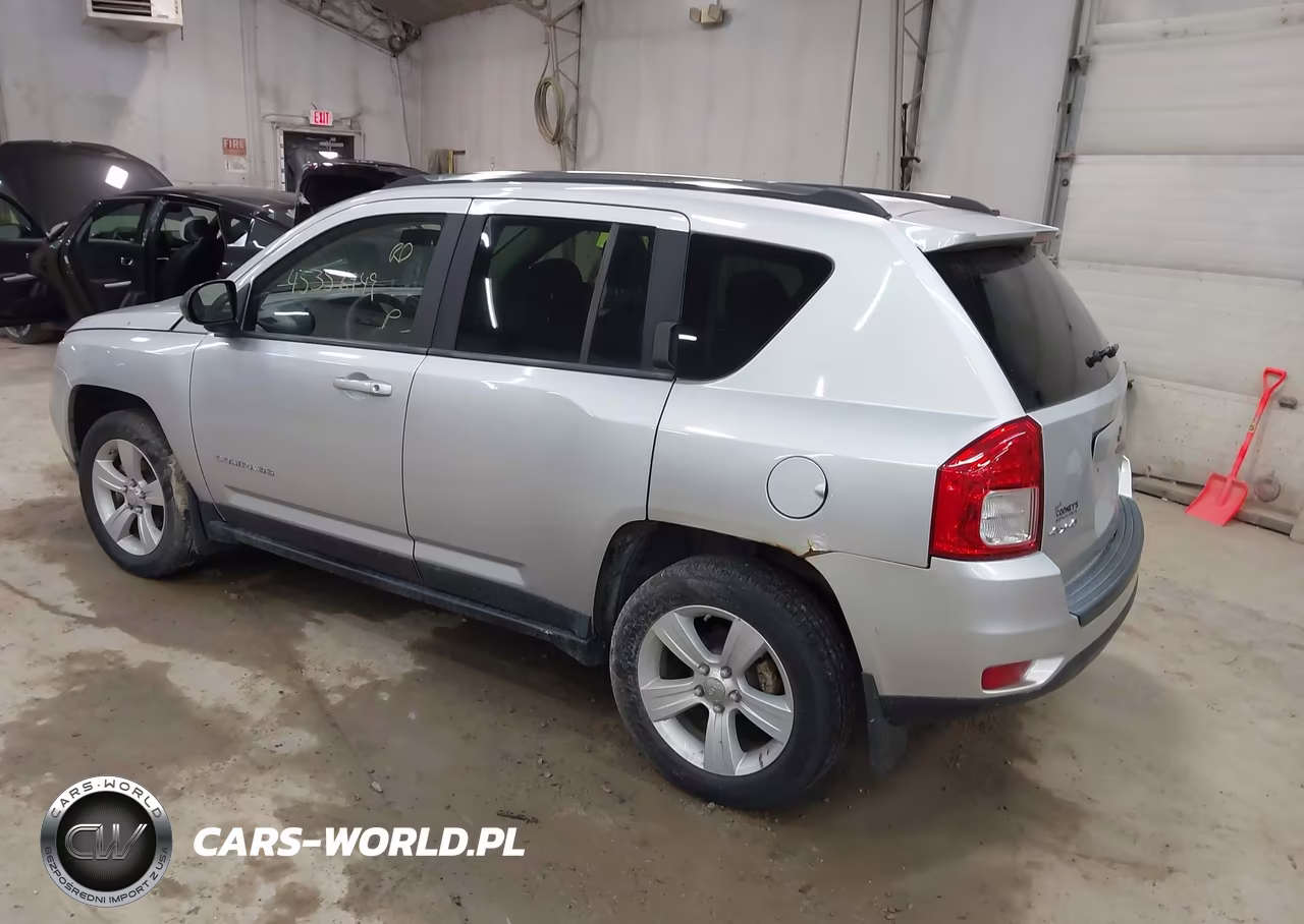 2011 Jeep Compass VIN:1J4NF1FB1BD240456 - 3