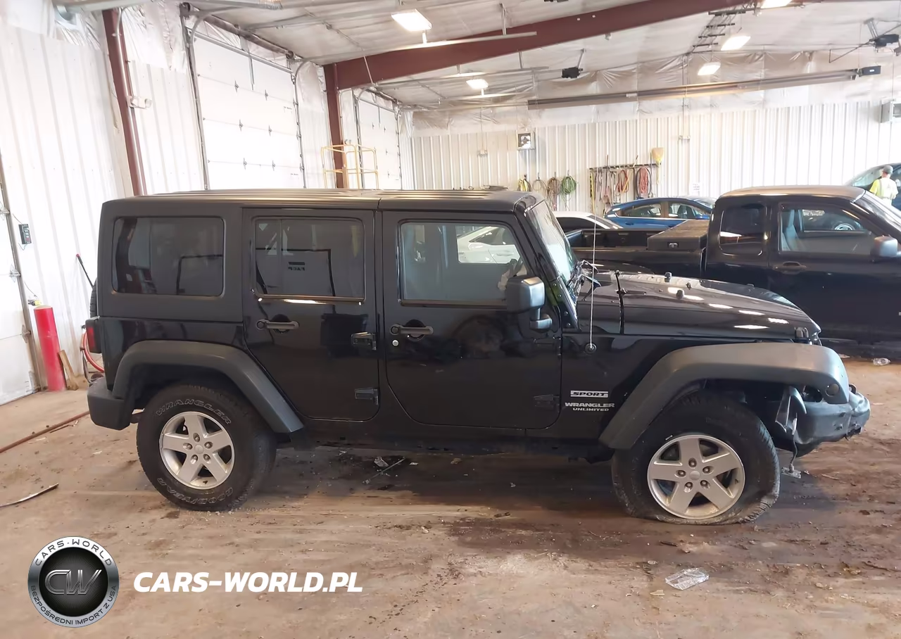 2014 Jeep Wrangler Unlimited Sport VIN:1C4BJWDG0EL304645 - 13
