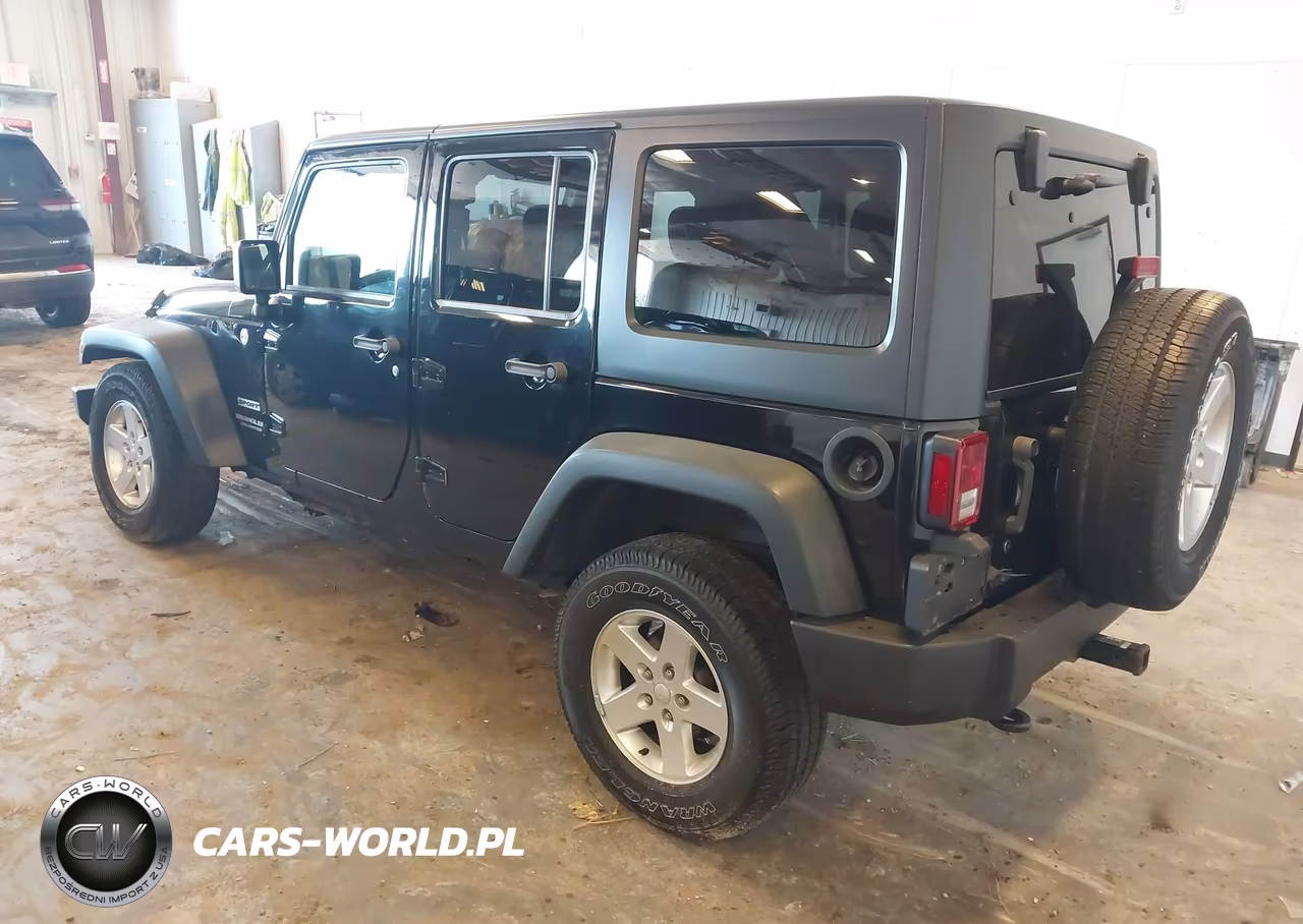 2014 Jeep Wrangler Unlimited Sport VIN:1C4BJWDG0EL304645 - 3
