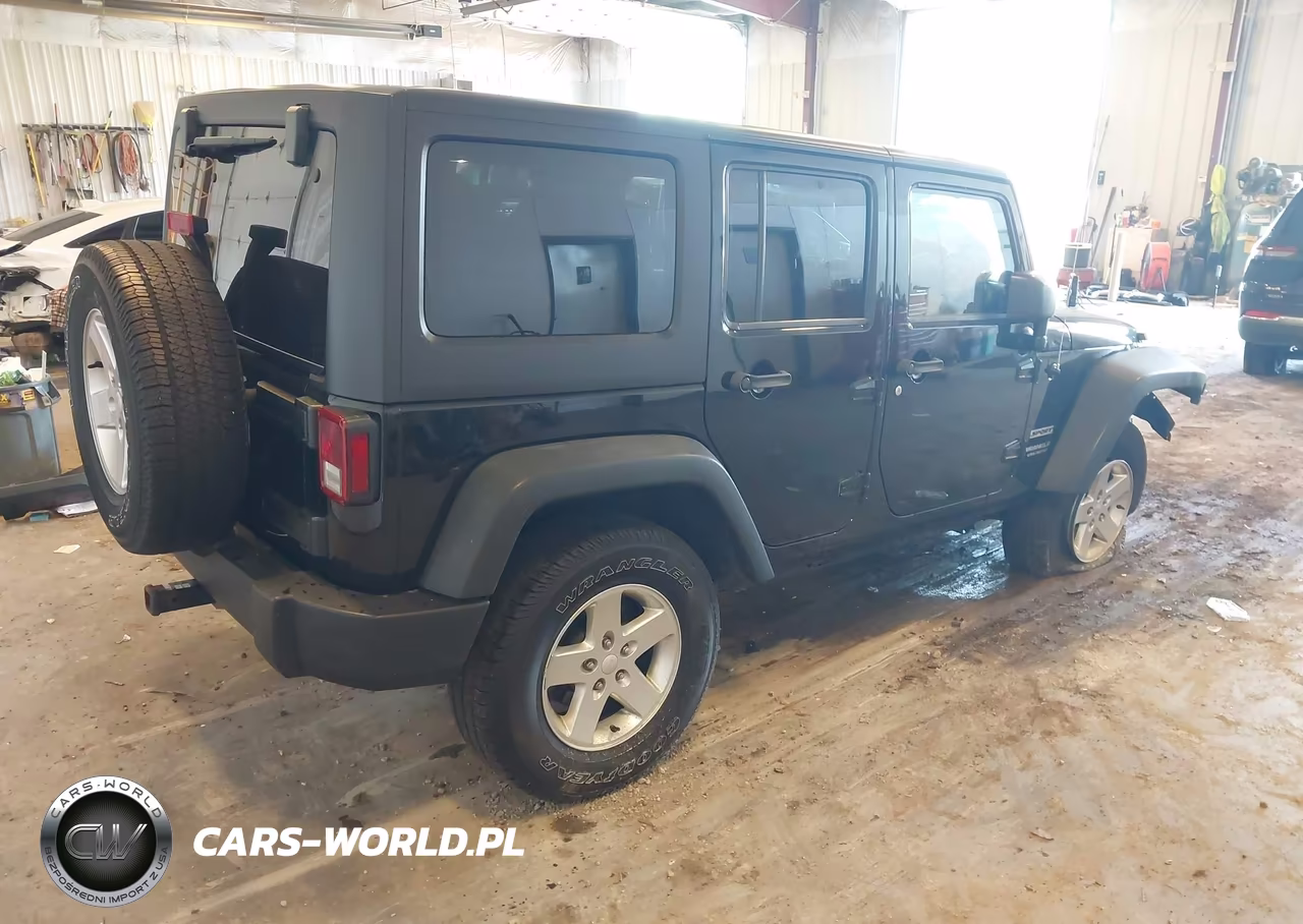 2014 Jeep Wrangler Unlimited Sport VIN:1C4BJWDG0EL304645 - 4