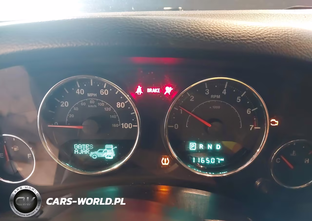 2014 Jeep Wrangler Unlimited Sport VIN:1C4BJWDG0EL304645 - 7