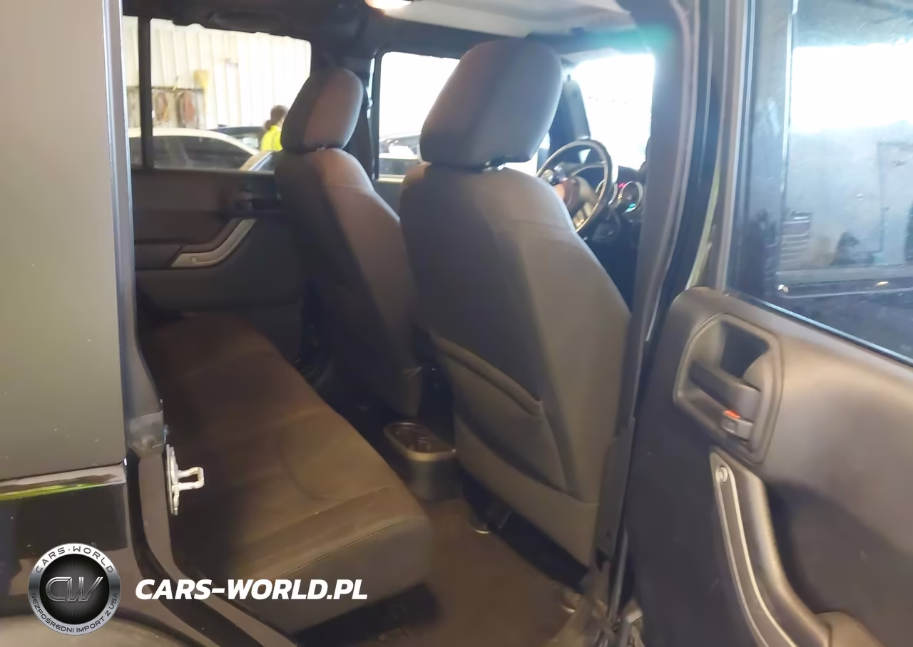 2014 Jeep Wrangler Unlimited Sport VIN:1C4BJWDG0EL304645 - 8
