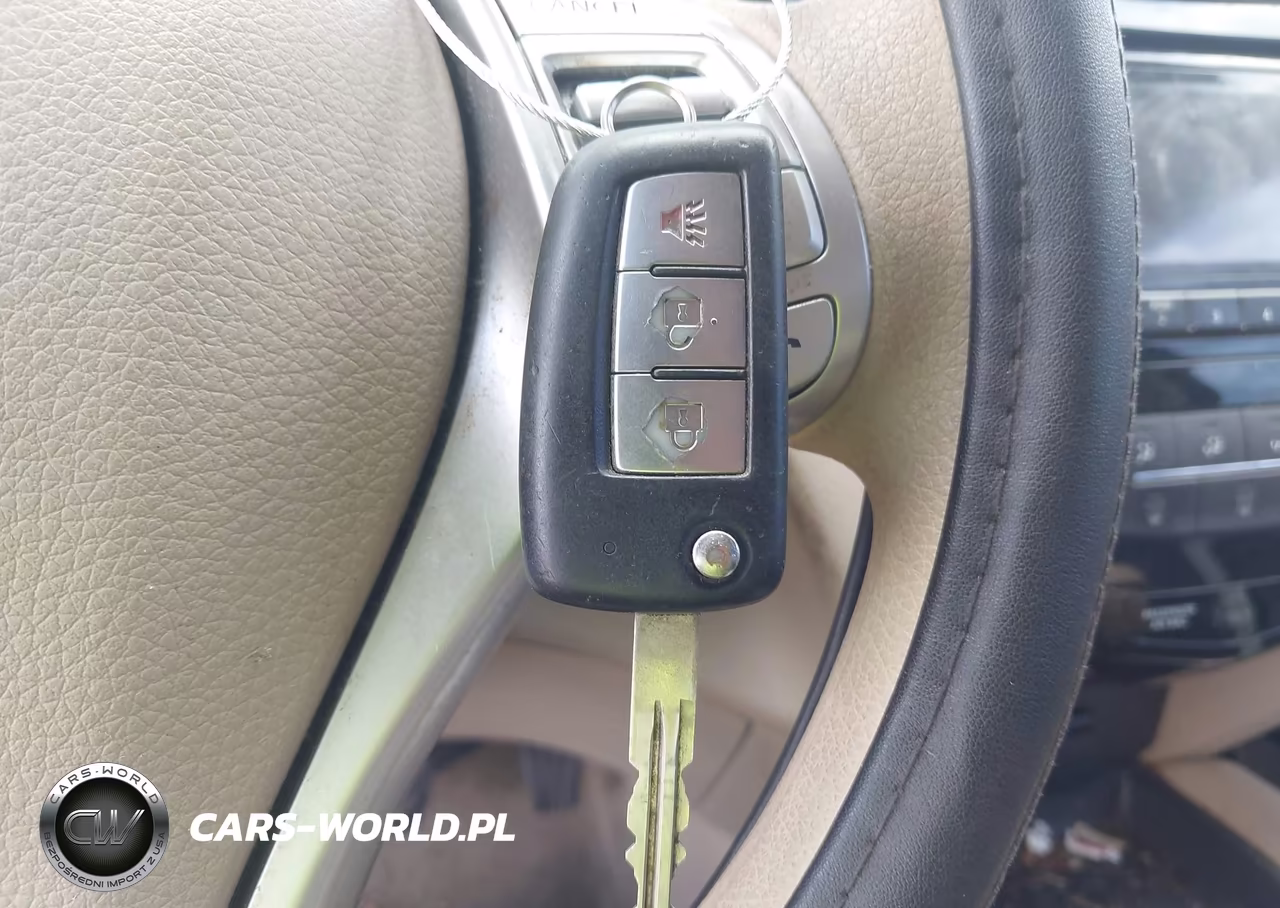2015 Nissan Rogue S VIN:KNMAT2MV6FP592002 - 11