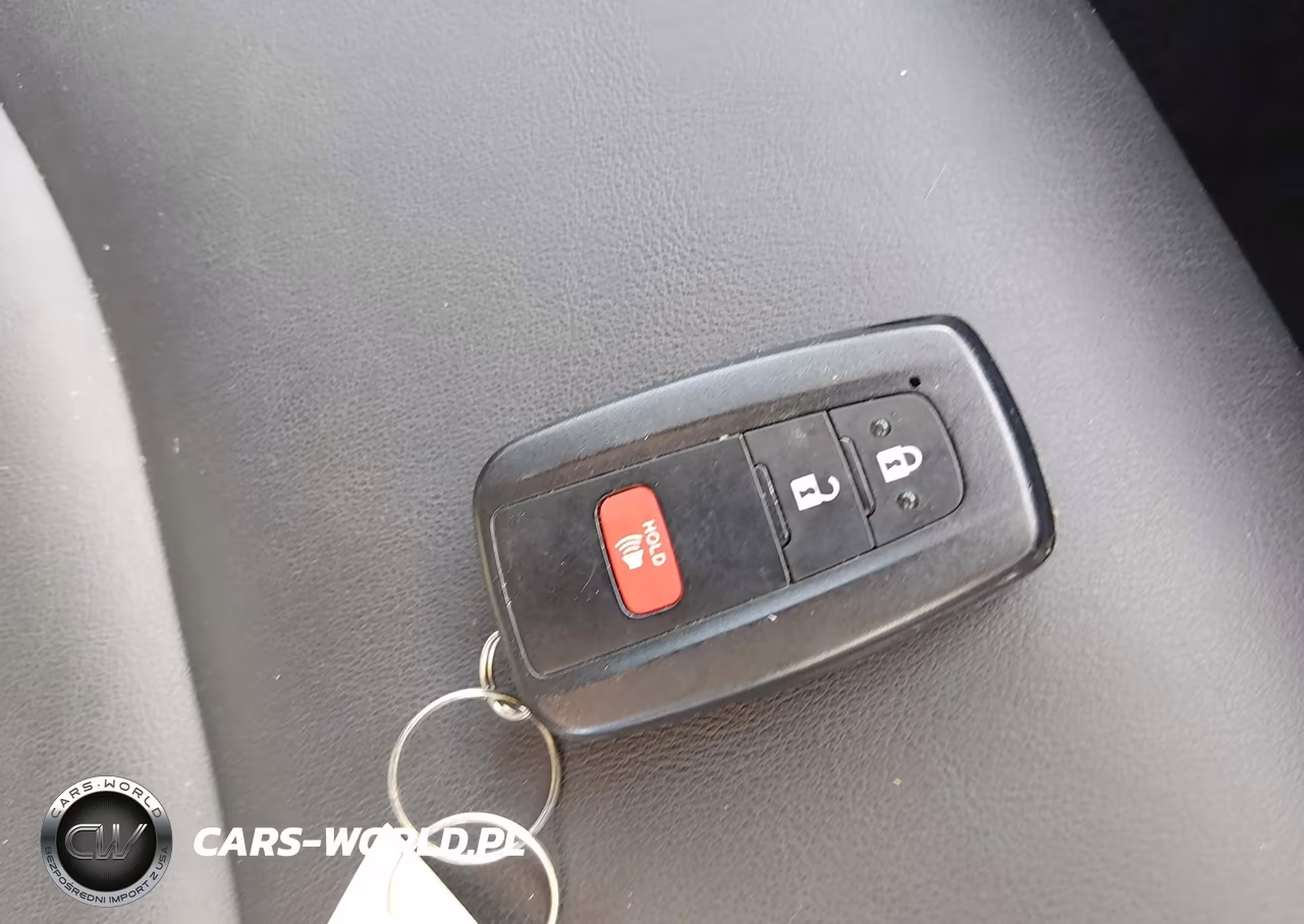 2018 Toyota Prius Four Touring VIN:JTDKARFU1J3546598 - 11