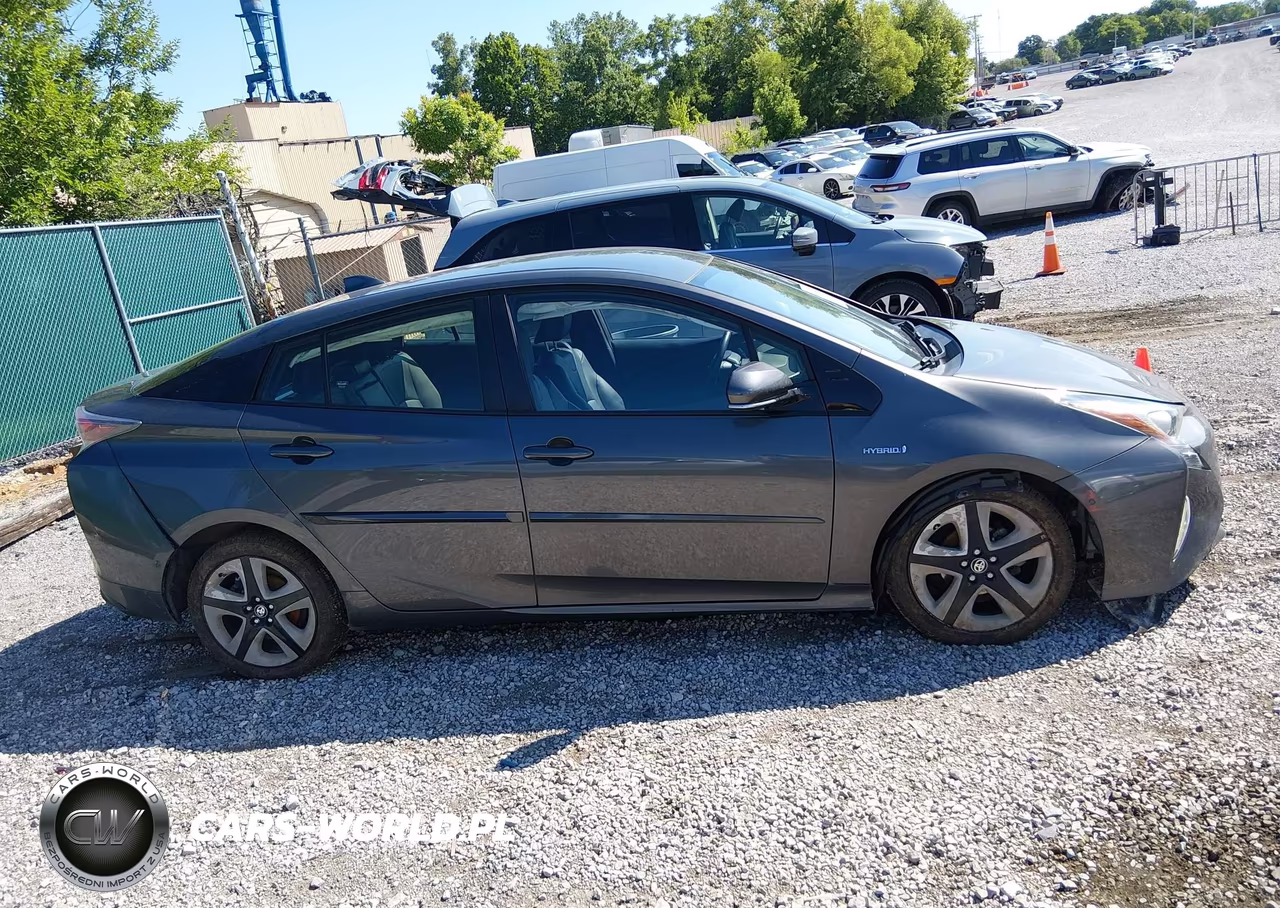 2018 Toyota Prius Four Touring VIN:JTDKARFU1J3546598 - 13