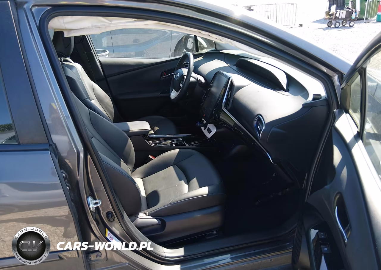 2018 Toyota Prius Four Touring VIN:JTDKARFU1J3546598 - 5