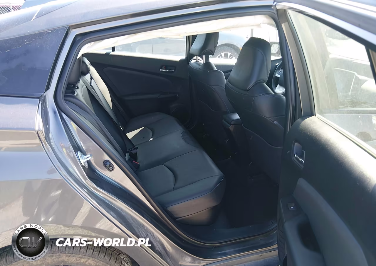 2018 Toyota Prius Four Touring VIN:JTDKARFU1J3546598 - 8