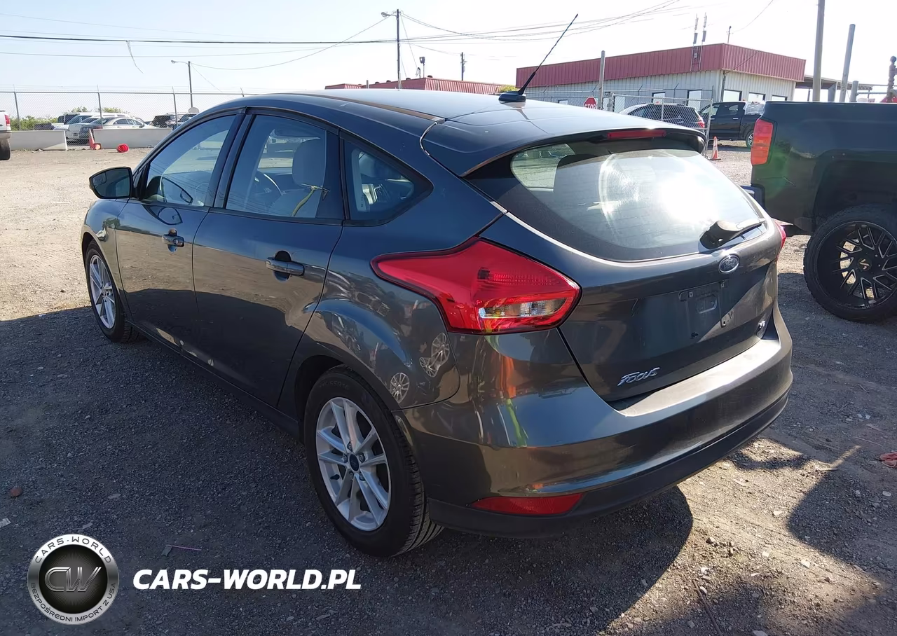 2017 Ford Focus Se VIN:1FADP3K23HL246988 - 3